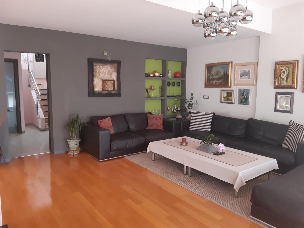 Apartments In Villa Azra Rijeka Exteriör bild