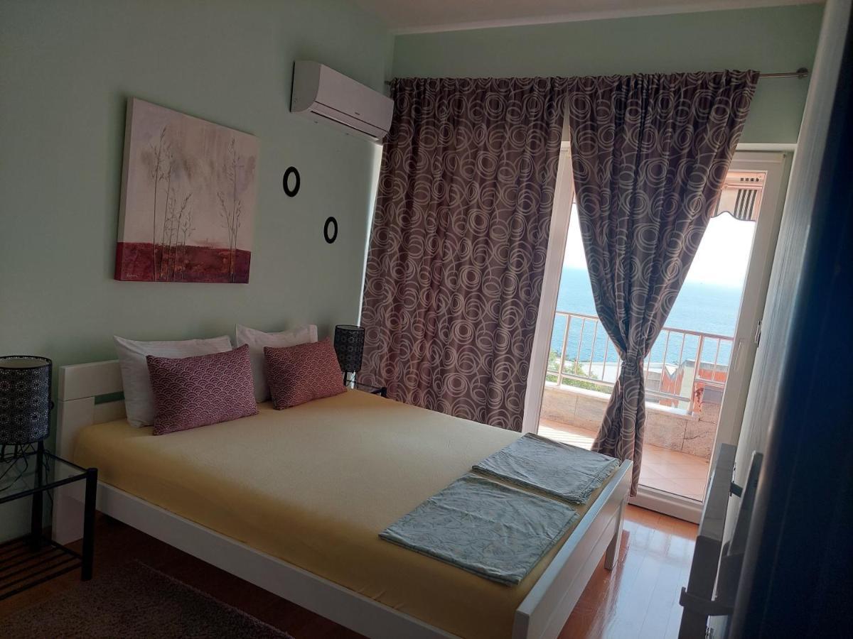 Apartments In Villa Azra Rijeka Exteriör bild