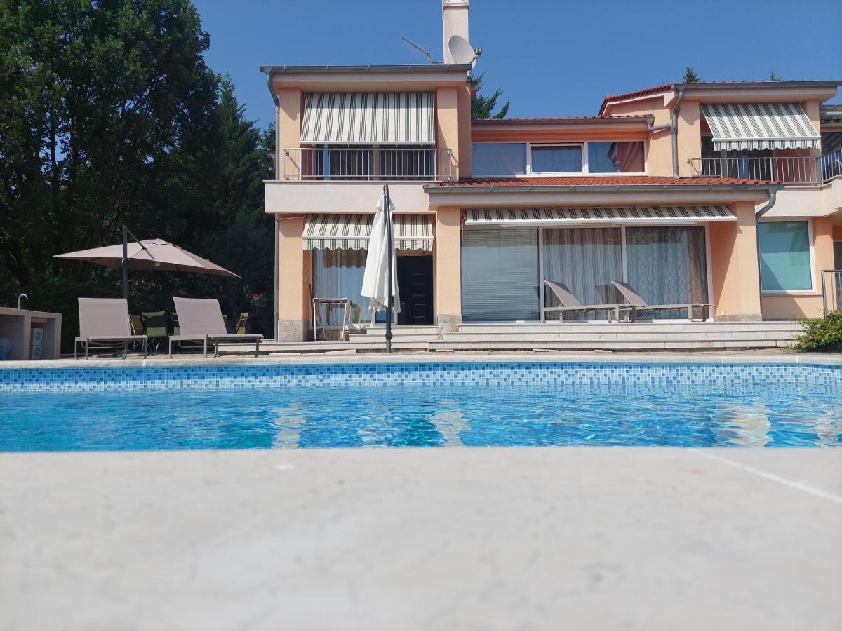 Apartments In Villa Azra Rijeka Exteriör bild