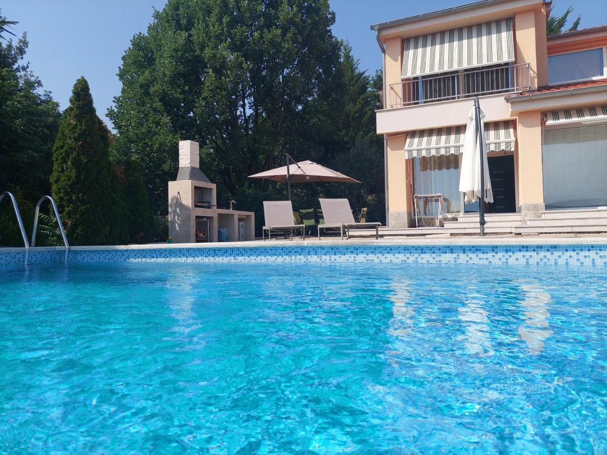Apartments In Villa Azra Rijeka Exteriör bild