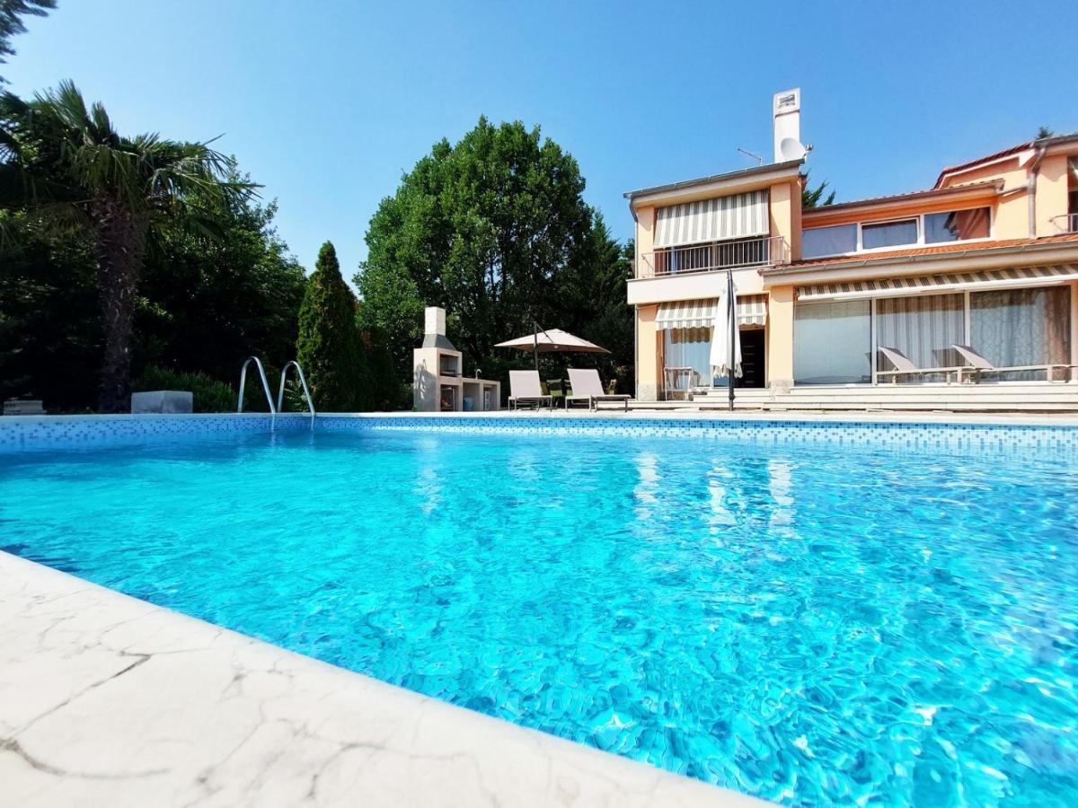 Apartments In Villa Azra Rijeka Exteriör bild