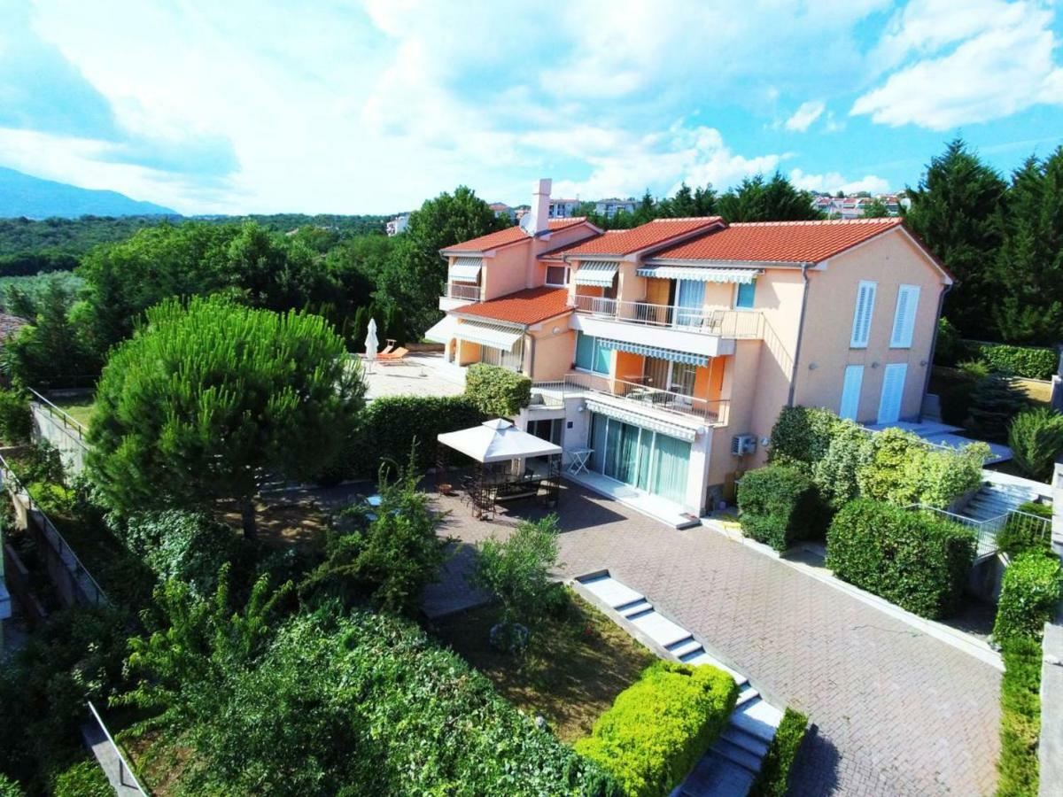 Apartments In Villa Azra Rijeka Exteriör bild