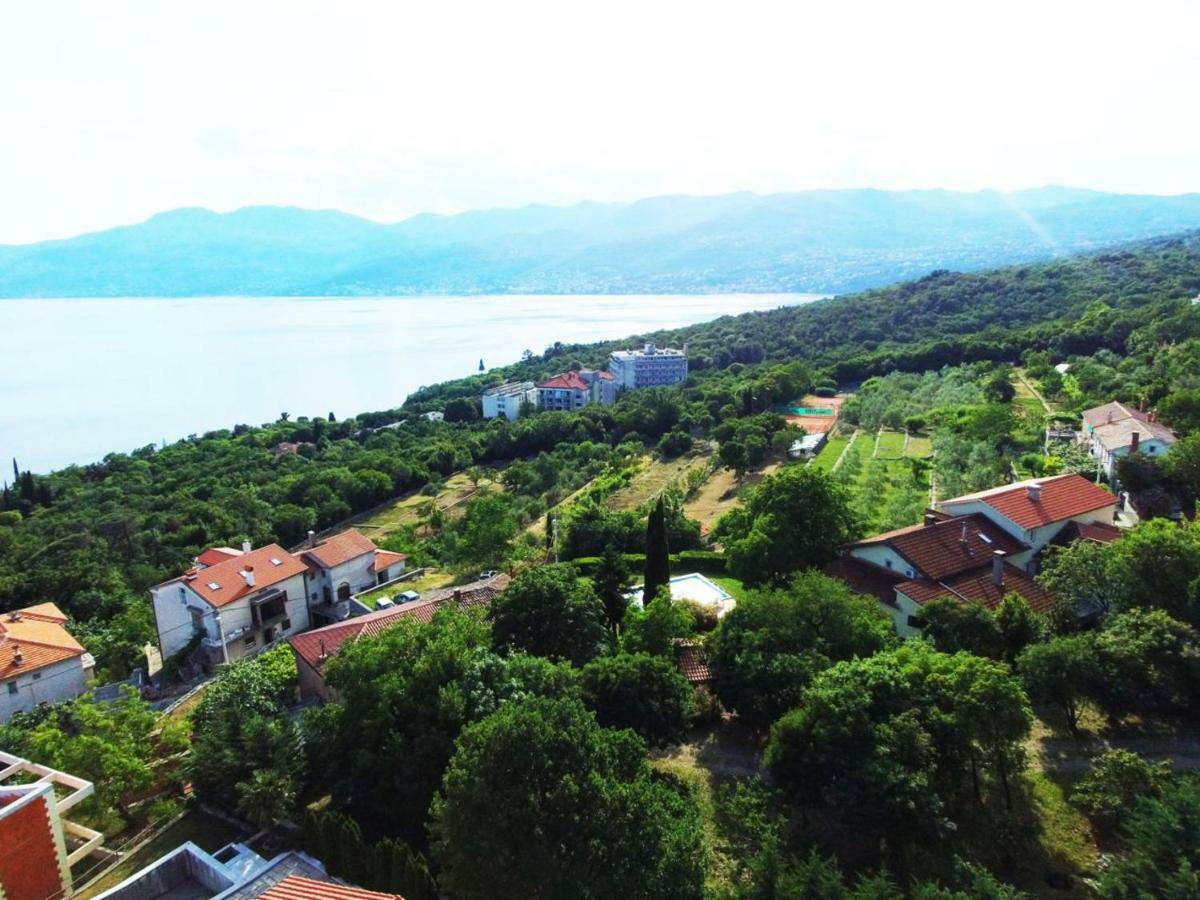 Apartments In Villa Azra Rijeka Exteriör bild