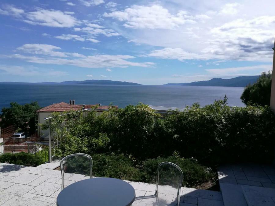 Apartments In Villa Azra Rijeka Exteriör bild