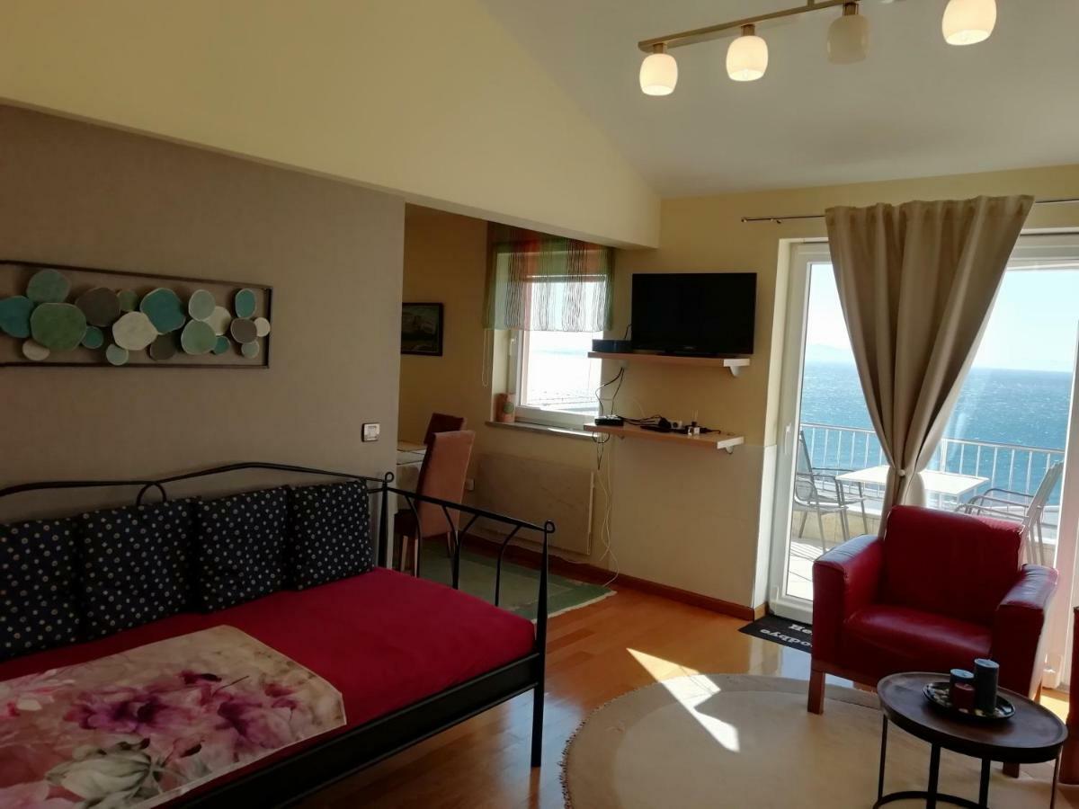 Apartments In Villa Azra Rijeka Exteriör bild