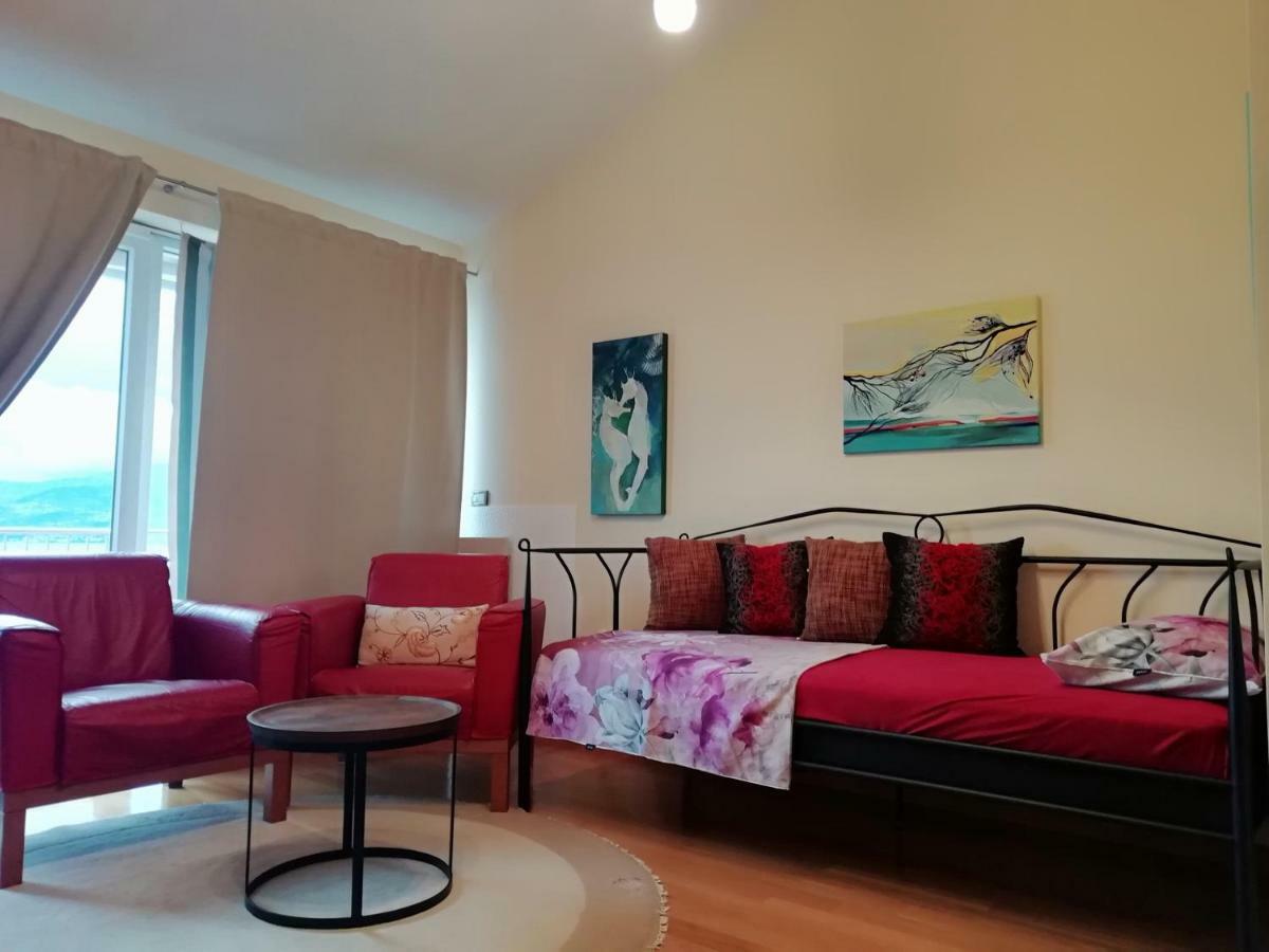 Apartments In Villa Azra Rijeka Exteriör bild