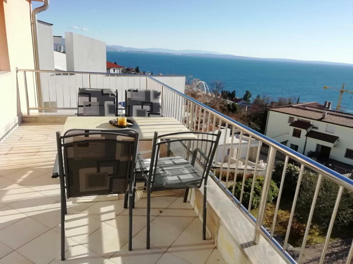Apartments In Villa Azra Rijeka Exteriör bild