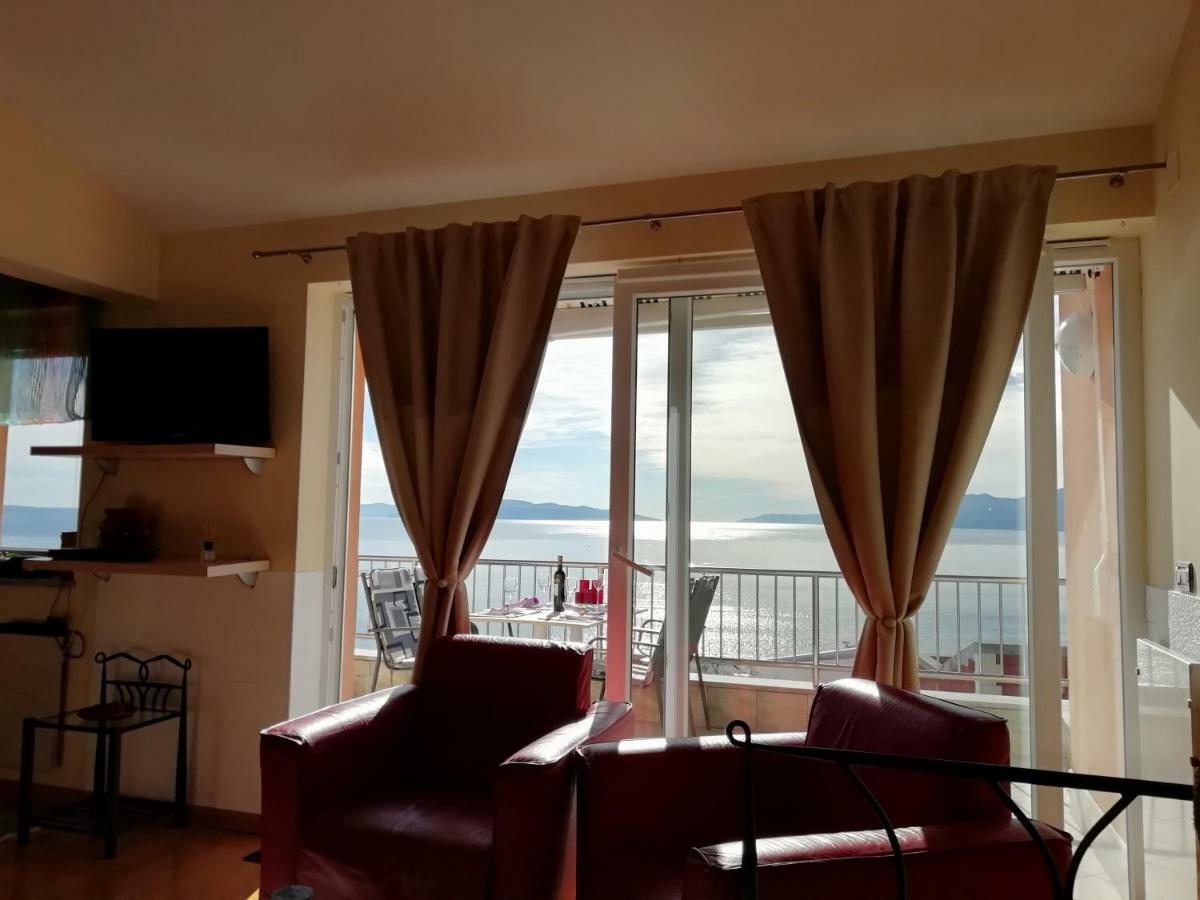 Apartments In Villa Azra Rijeka Exteriör bild