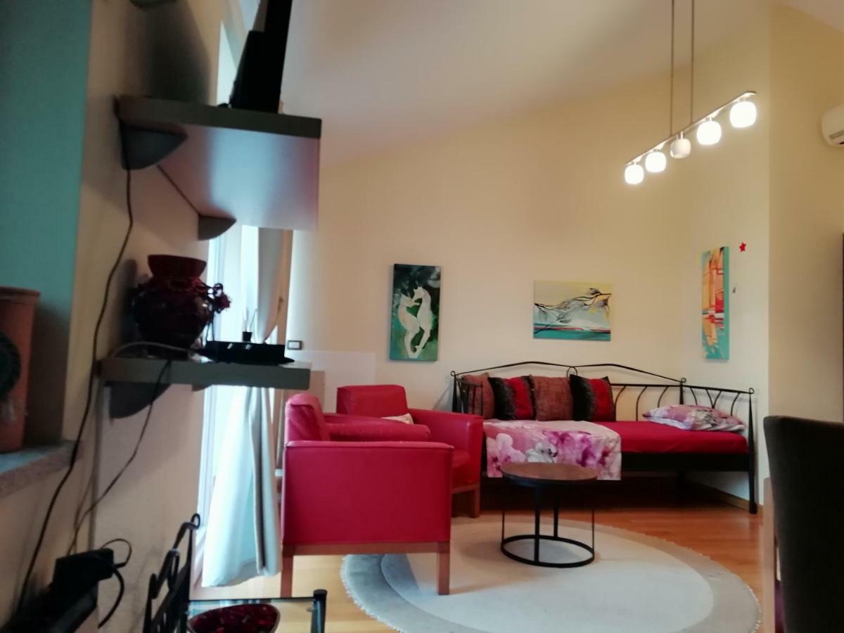 Apartments In Villa Azra Rijeka Exteriör bild