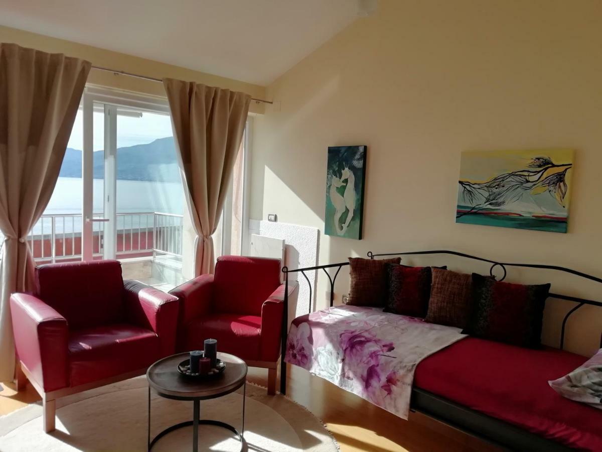 Apartments In Villa Azra Rijeka Exteriör bild