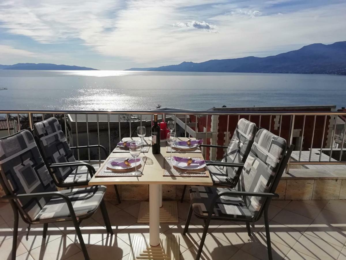 Apartments In Villa Azra Rijeka Exteriör bild